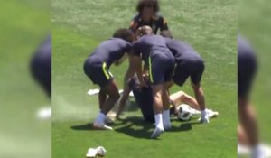 Mondial 2018 : Philippe Coutinho se prend des oeufs et de la farine par ses coéquipiers (vidéo)