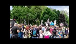 Multitudinaria marcha por un Oviedo saludable y contra los planes de la multinacional Hanson
