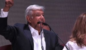 Des supporters émotifs célèbrent Lopez Obrador à Mexico