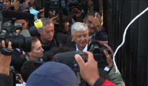 Mexique/élection: le candidat Obrador arrive pour voter