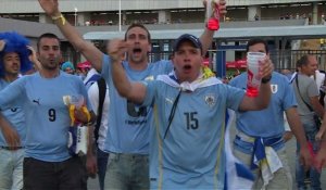 Mondial: des Uruguayens célébrent la victoire face aux Saoudiens