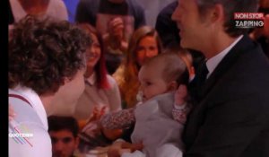 Quotidien : Yann Barthès accueille ses invités... avec un bébé dans les bras (vidéo)