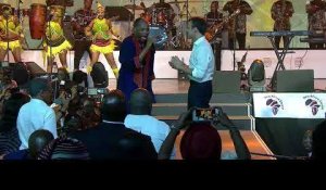Femi Kuti dancing with president of France Emmanuel Macron
