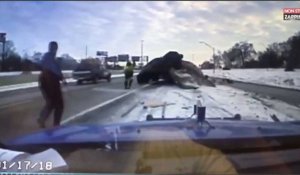 Etats-Unis : Une voiture percute violemment une dépanneuse sur l'autoroute (vidéo)