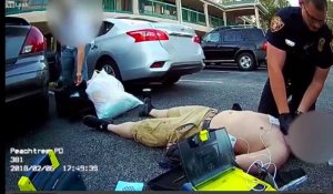 Etats-Unis : Des policiers sauvent un homme d'une overdose (vidéo)