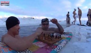 Russie : Ils font la fête en maillots de bain sur un lac gelé (vidéo)
