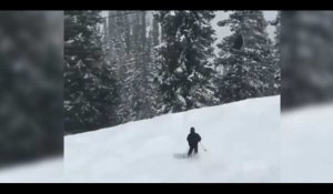 Un skieur se prend un télésiège en pleine face (vidéo)