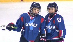 L'équipe mixte coréenne de hockey sur glace teste la glace