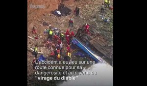 Pérou: un bus tombe d'une falaise, au moins 48 morts