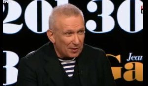 Quand Jean-Paul Gaultier avait rencontré François Mitterand (Vidéo)