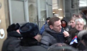 L'opposant Alexeï Navalny violemment interpellé dans une manifestation contre Poutine
