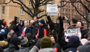 Des milliers de Russes manifestent contre Poutine