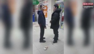 Russie : Accusé de vol, un homme met KO le vigile d'un magasin (Vidéo)