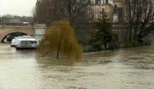 La pluie fait monter le niveau de la Seine à Paris