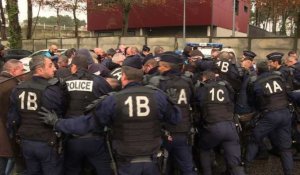 Prisons: face à face tendu entre surveillants et CRS à Bordeaux