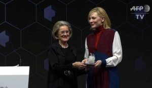 Cate Blanchett, Elton John et Shah Rukh Khan récompensés à Davos