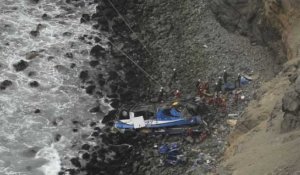Pérou: 48 morts après la chute d'un autocar d'une falaise