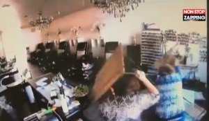 Deux commerçantes maîtrisent un voleur de façon improbable (Vidéo)