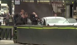 Londres : une voiture fonce dans les barrières du Parlement (vidéo)
