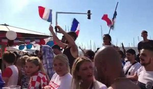 Finale France-Croatie : le Vieux-Port de Marseille en feu après le penalty de Griezmann