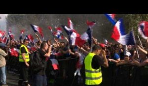 Les Bleus en finale: la fanzone exulte à Paris après le 1er but