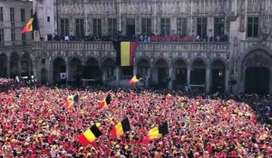 Les Diables mettent l'ambiance sur la Grand-Place de Bruxelles
