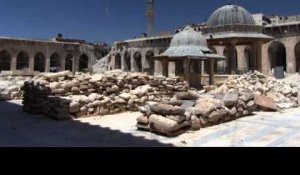 Des ouvriers syriens rénovent la Grande Mosquée des Omeyyades
