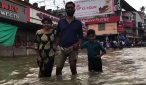 Inondations en Inde: 370 morts au Kerala, les habitants piégés