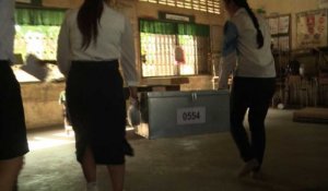 Elections au Cambodge: préparation des bureaux de vote
