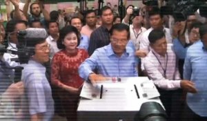 Hun Sen vote dans les législatives cambodgienes