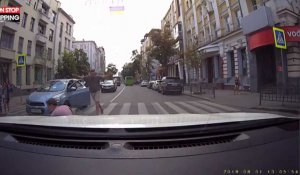 Ukraine : Un conducteur furieux contre lui-même après avoir renversé une femme (Vidéo)