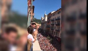Hugo Lloris accueilli en héros à Nice par des centaines de supporters (vidéo)