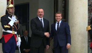 Emmanuel Macron reçoit le président azerbaïdjanais