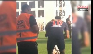 Neymar réconforte un jeune supporter du PSG et lui offre son maillot (vidéo)