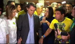 Jair Bolsonaro prie après son élection à la présidence du Brésil