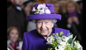 La reine Elizabeth II rejoint Anna Wintour à la Fashion Week