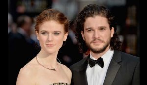 Game of Thrones. Jon Snow et Ygritte (Kit Harrington et Rose Leslie) sont fiancés