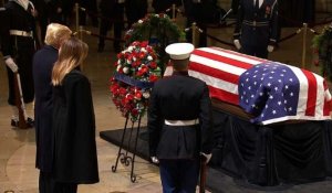 Donald Trump rend hommage à George H. W. Bush