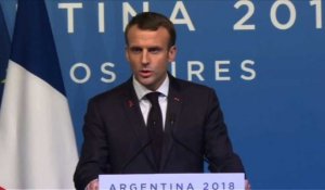 Gilets jaunes : "je n'accepterai jamais la violence", dit Macron