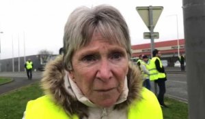 Langueux. Chantal, 69 ans, Gilet jaune, manifeste pour la première fois. 