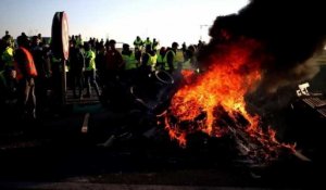 "Gilets jaunes": pneus incendiés pour bloquer la rocade de Caen