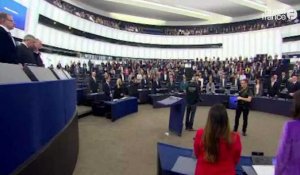 L'hommage du Parlement européen aux victimes de la fusillade de Strasbourg : drapeaux en berne et minute de silence