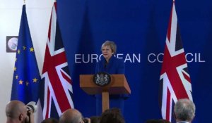 Brexit: Theresa May se démène pour vendre l'accord au pays