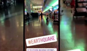 Vidéo amateur de gens courant durant le séisme en Alaska