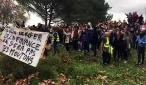 Manosque : les lycéens chantent la Marseillaise sur un rond-point
