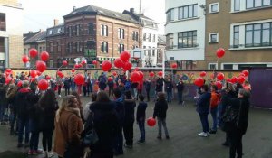La Louvière : Un lâcher de ballons dans les écoles pour la Journée des Droits de l'Homme