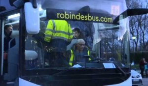 "Gilets jaunes": départ d'un bus de manifestants pour Paris