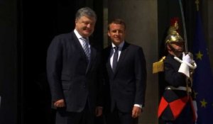 Emmanuel Macron reçoit le président ukrainien Petro Porochenko