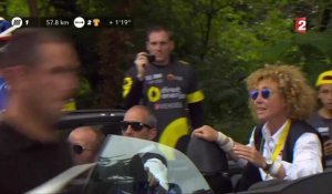 Tour de France : le favori français Romain Bardet pris dans une chute !
