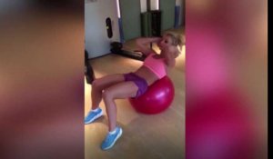 Zap sexy : La séance de sport caliente de Britney Spears, Shy'm en monitrice de surf (video) 